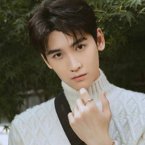 吃瓜娱乐圈男,娱乐圈男星的甜蜜瓜事